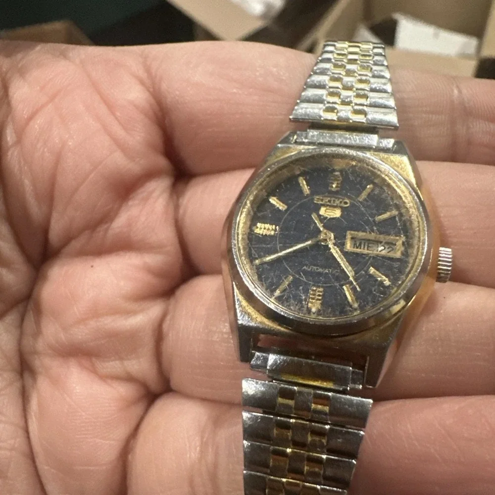 Working Seiko 5 Ladies Vintage Gold-Tone Day/Date Automatic Watch 4206-0480 25mm